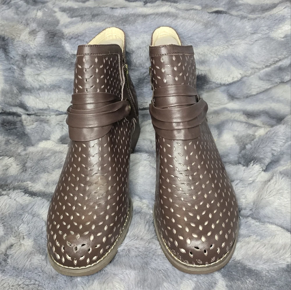 NWB Waco Priscilla Leather Bootie In French Roast Color‎ Size 9.5